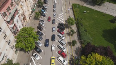 Измислено в България: Булевардни абсурди на "Витошка" изненадват неприятно шофьорите