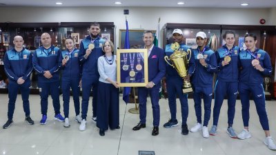 Президентът на Българската федерация по бокс Красимир Инински дари пълен