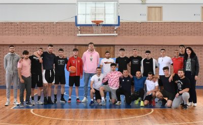 Александър Везенков се срещна със състуденти в НСА
