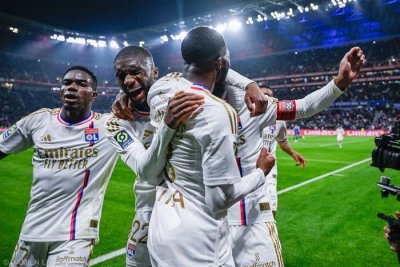 Лион короняса Пари Сен Жермен във френската Лига 1 след победа над втория Монако