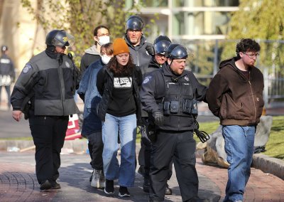 Арести на пропалестински протести в университетски кампус в Бостън