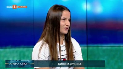 Състезателката по борба Биляна Дудова и нейният личен треньор Симеон
