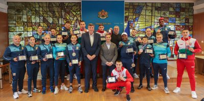 Министърът на младежта и спорта Георги Глушков награди с почетни