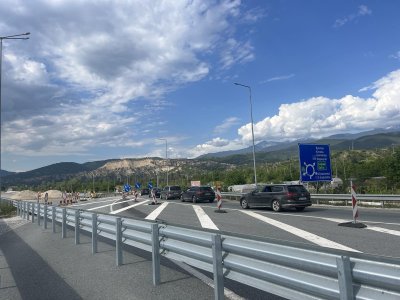 Интензивен е трафикът в Югозападна България в последния от серията