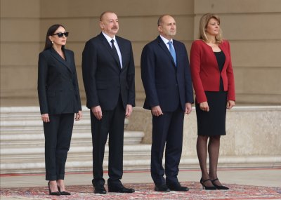 Азербайнжанският президент Илхам Алиев посрещна в резиденцията си българския държавен