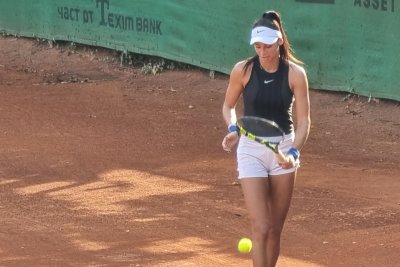 Ани Вангелова отпадна на полуфиналите на двойки на турнир по тенис в Букурещ
