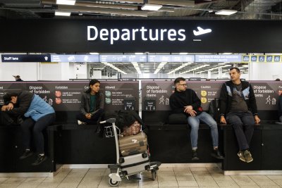 Срив на системата за граничен контрол блокира летищата във Великобритания