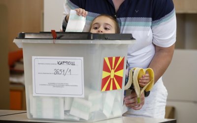 Избори 2 в 1 в Северна Македония се провеждат днес