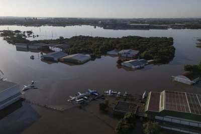 Бразилия остава в плен на опустошителните наводнения В южния щат