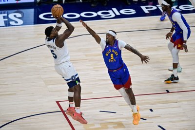 Минесота Тимбъруулвс победи шампиона Денвър Нъгетс в първия мач от полуфиналните плейофи на Запад в НБА