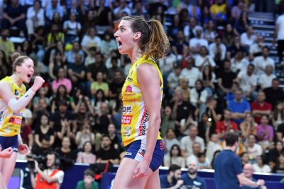 Конеляно спечели Шампионската лига по волейбол за жени след драматична