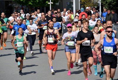 Рекордните над 1200 бегачи се очаква да участват в маратона