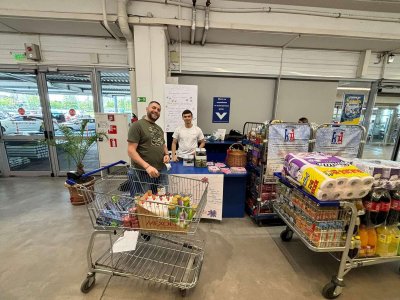 Доброволци раздадоха над 1 тон великденски пакети на нуждаещи се в Бургас