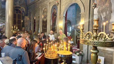 Стотици православни християни посрещнаха Великден под открито небе в Бургас