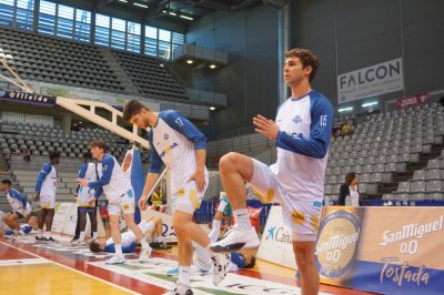Българският баскетболист Емил Стоилов и клубният му тим Менорка завършиха