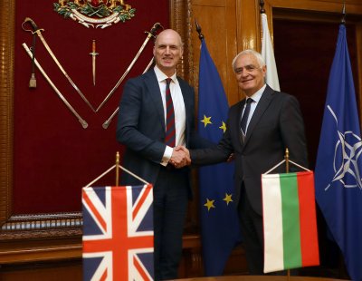 Министърът на отбраната Атанас Запрянов и министърът за Въоръжените сили