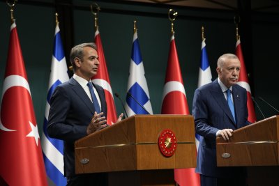Затопляне на отношенията: Ердоган се срещна с Мицотакис в Анкара