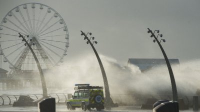 Предупреждения за гръмотевични бури в Англия и Уелс са издадени