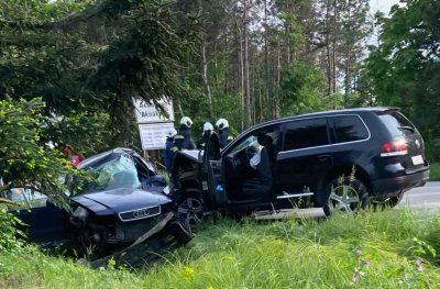 Кола на НСО, с която пътувал Кирил Петков, катастрофира край Аксаково (СНИМКИ)