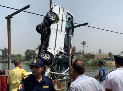 10 души загинаха при падане на автобус в река Нил в Египет