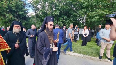 Митрополит Арсений беше посрещнат в Сливенската епархия ден след като