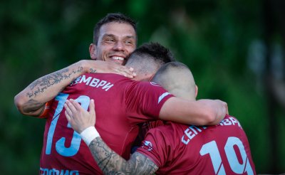 Септември София се завърна в Първа лига Столичани победиха Черноморец