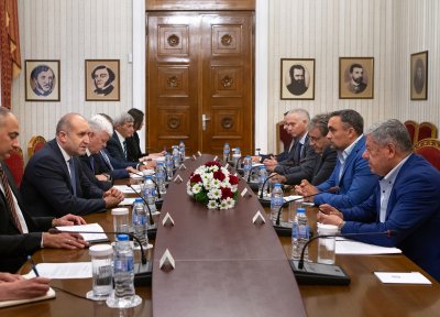 Президентът Румен Радев проведе среща с представители на сдружение Българска