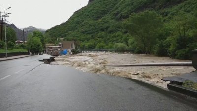 Наводнения в Армения и Грузия: Трима загинали и стотици евакуирани