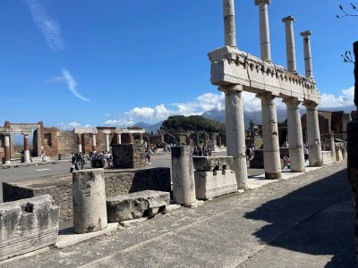 В днешните предели на Италия се намира древният Помпей най