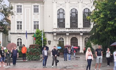 Градушка се опита да помрачи настроението за празника в Пловдив, след пороя изгря дъга