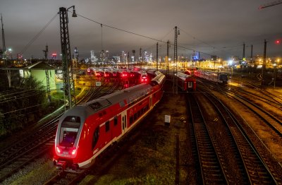 Вагони от влак със 185 пътници дерайлираха в Югозападна Германия
