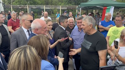 Премиерът и регионалният министър се срещнаха с протестиращите от Гълъбово