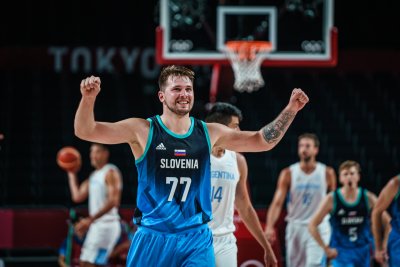 Лука Дончич получи повиквателна за баскетболния отбор на Словения за олимпийския квалификационен турнир в Гърция
