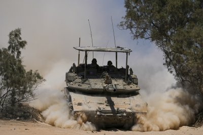 Израелската армия заяви че контролира стратегическата зона по границата между