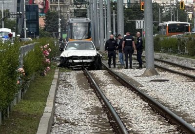 Катастрофа спря движението на трамваите по столичния булевард България Лек