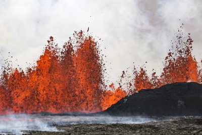 Ново вулканично изригване в Исландия (СНИМКИ)