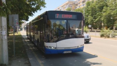 Мъж хвърли камък срещу автобус по линия 7 във Варна
