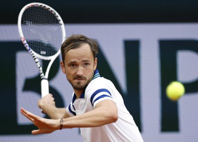 Медведев записа бърза победа във втория кръг на "Ролан Гарос"