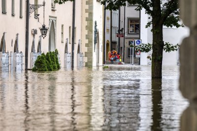 Продължава покачването на водното равнище при наводненията в Южна Германия