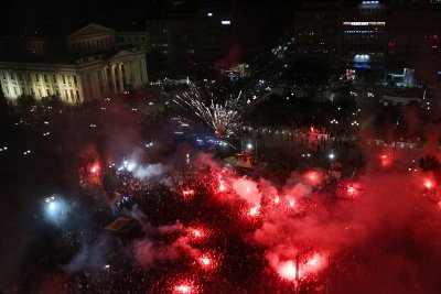 Хиляди празнуваха титлата на Олимпиакос в Лигата на конференциите