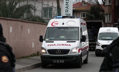 Загинал и 8 ранени след срутване на жилищна сграда в Истанбул