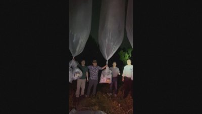 Севернокорейски дезертьори и активисти в Южна Корея пуснаха балони над