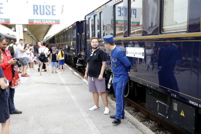 Известният влак Ориент Експрес спря на гарите в Русе и