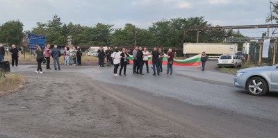 Жители на Община Гълъбово затвориха за движение международния път Русе