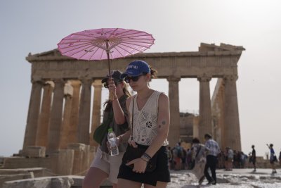 Гръцките власти затварят за втори пореден следобед Акропола в Атина