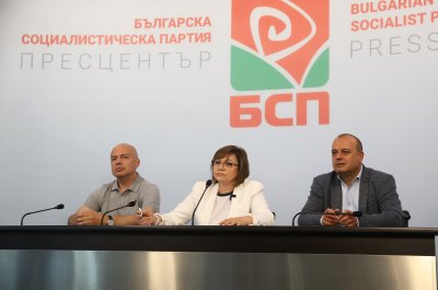 Лидерът на БСП Корнелия Нинова обяви че подава оставка заради