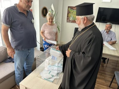 Старозагорският митрополит Киприан упражни правото си на глас в избирателна