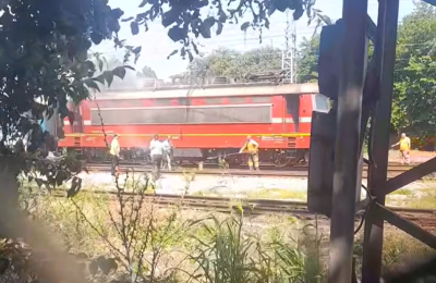 Запали се локомотивът на бързия влак София - Бургас (ВИДЕО)