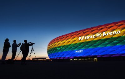Стадион "Алианц Арена" ще свети в цветовете на дъгата по време на прайд уикенда в Мюнхен