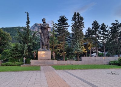Властта отпуска 780 000 лева за ремонт на паметника на Ботев във Враца